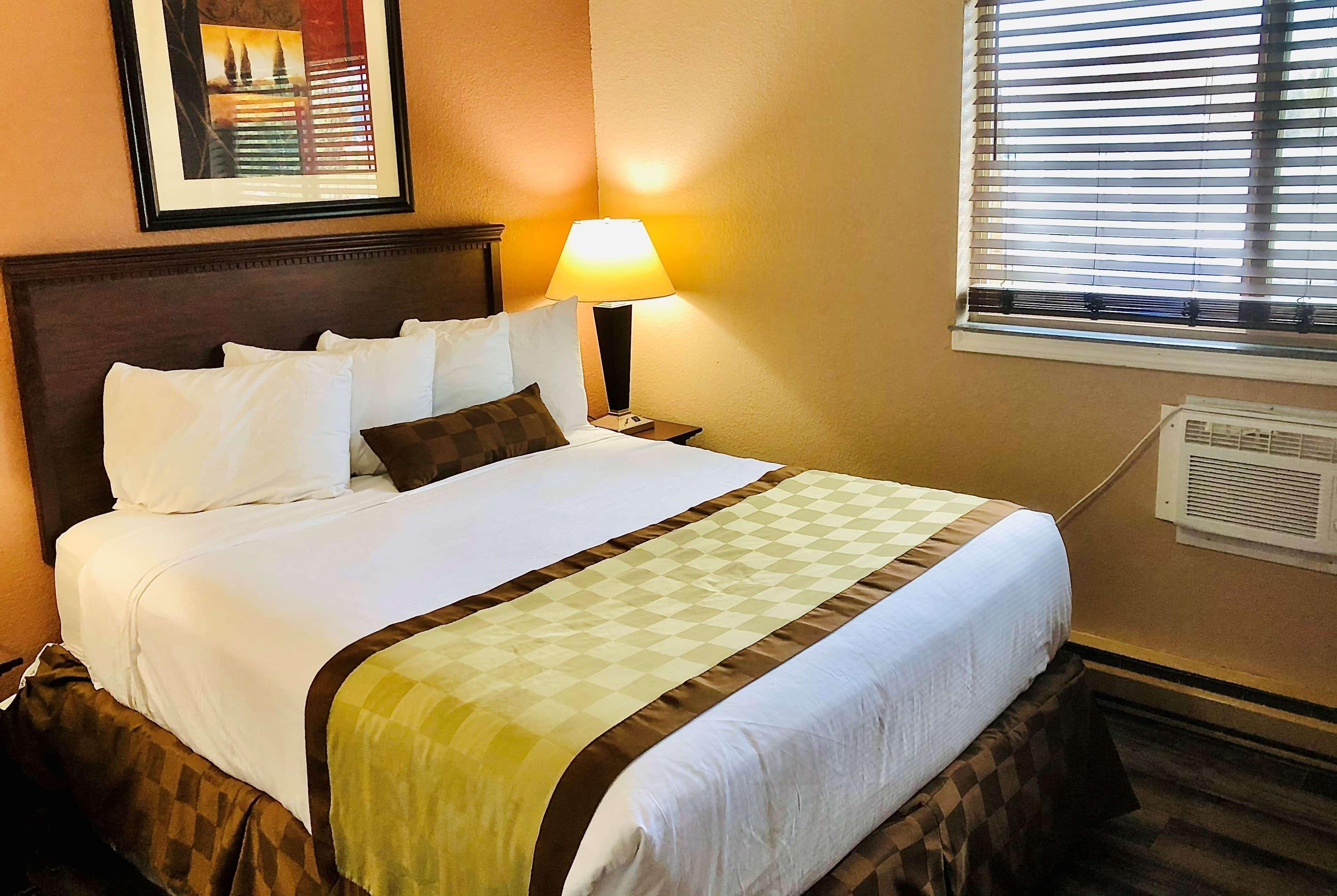 Ramada By Wyndham Spokane Valley Exteriör bild